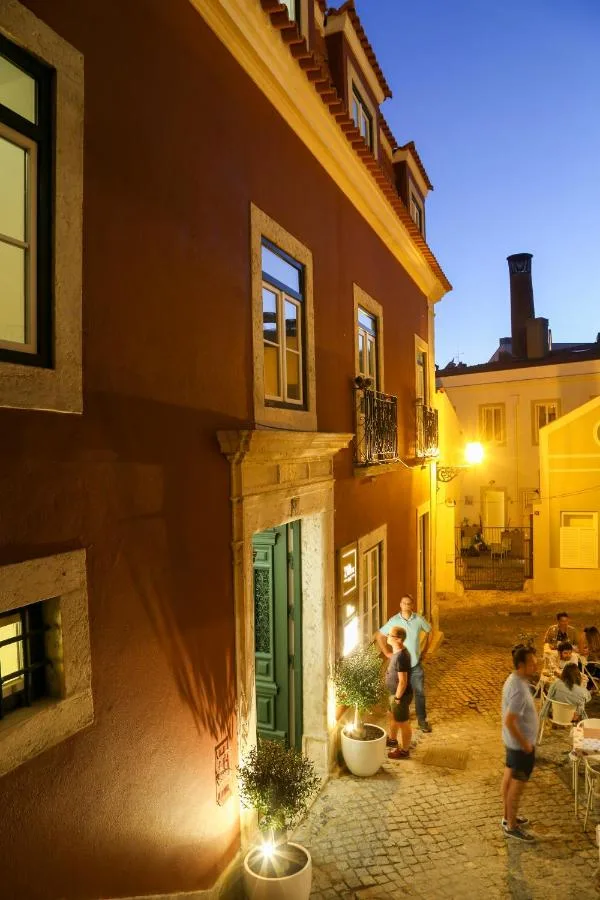 the outside of São Vicente Hotel in Alfama