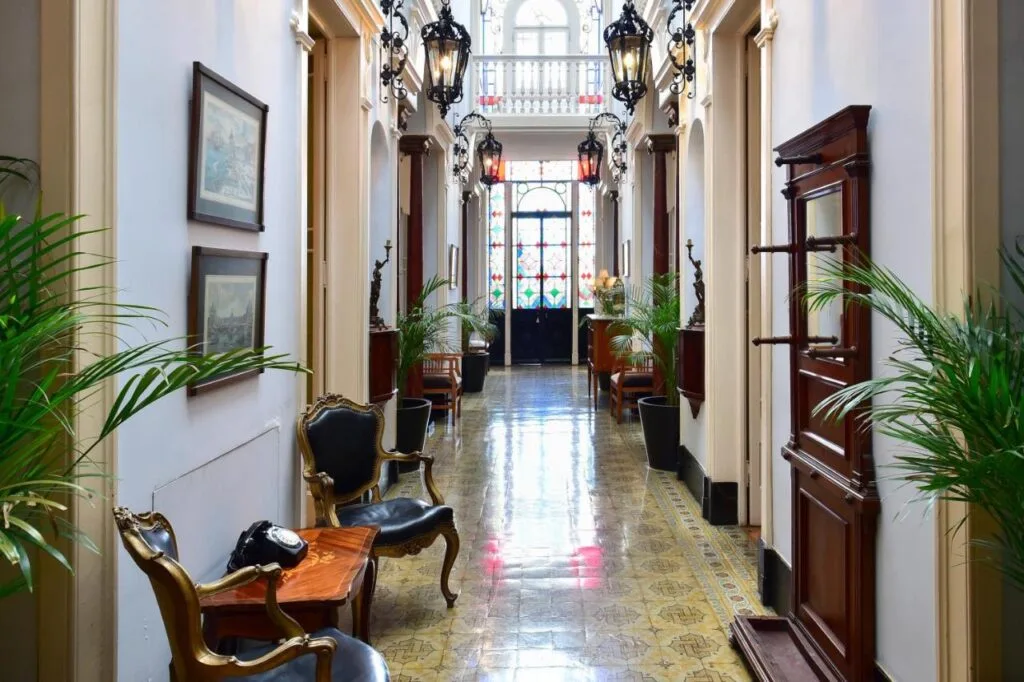 lobby of Palacete Chafariz D'el Rei