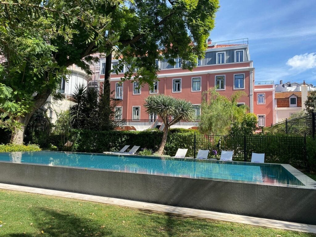 the pool at Palácio Príncipe Real