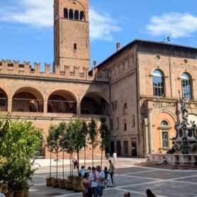 piazza maggiore in bologna italy