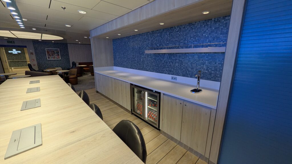 Couchette Plus has everything you'll need, even the kitchen sink!