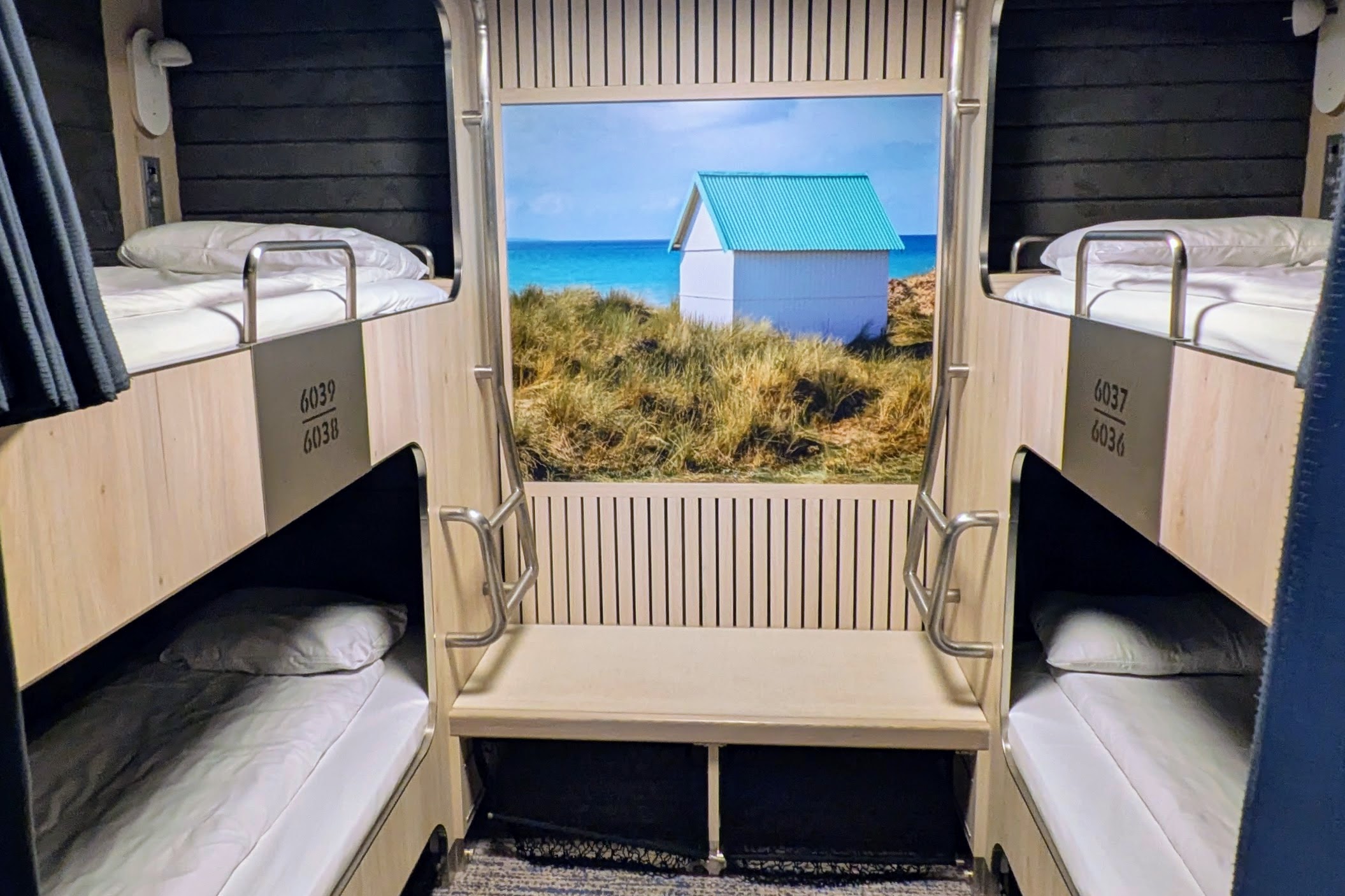 All four individual berths in each Couchettes Plus cabin